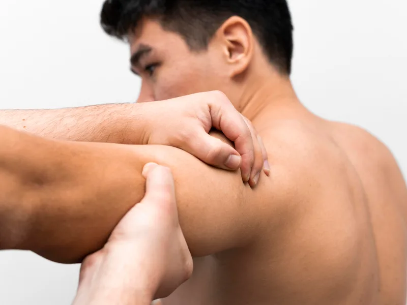 Carroll Chiropractic treating shoulder pain in Westminster